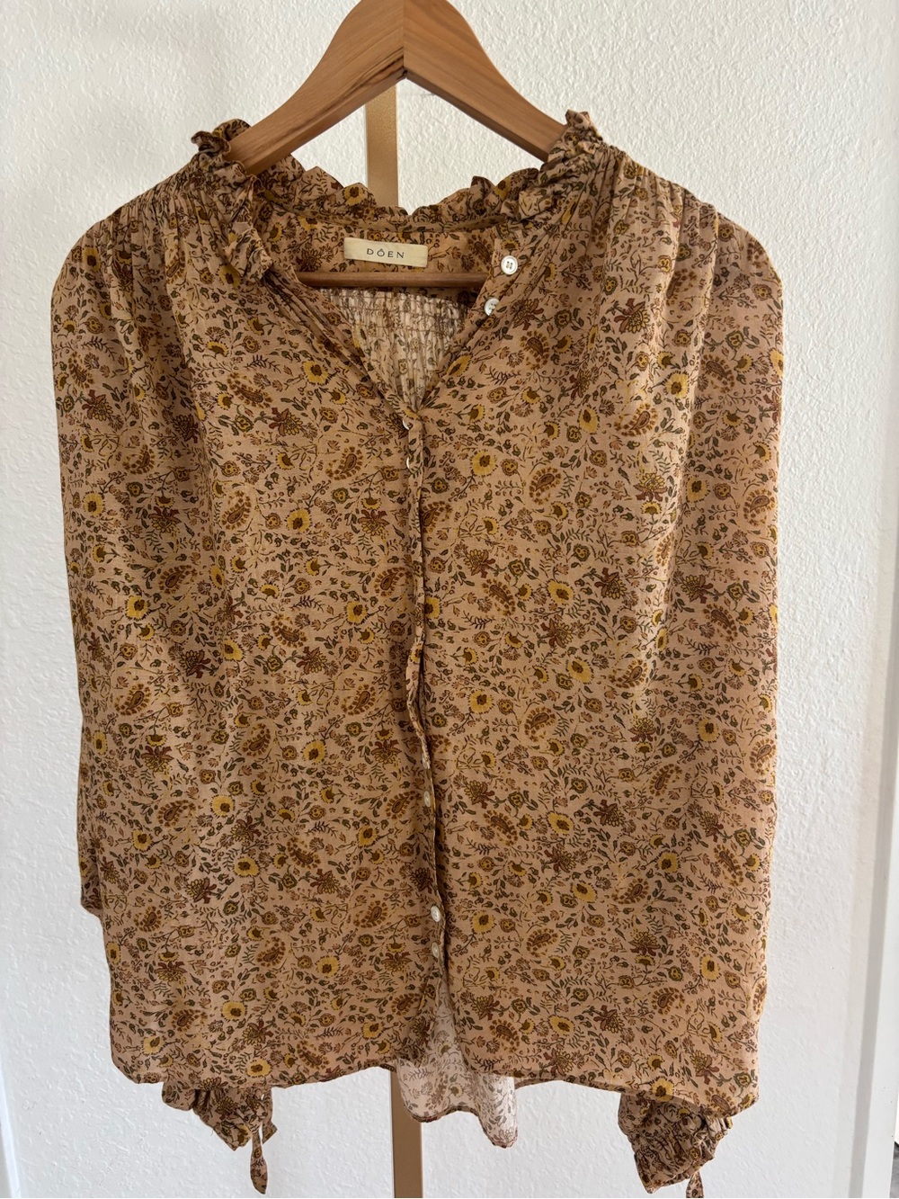 Doen Tan Floral Ruffle-Neck Button Front Blouse